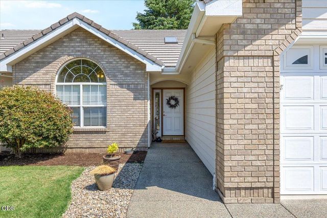 659 Jackson Creek Drive, Central Point, OR 97502