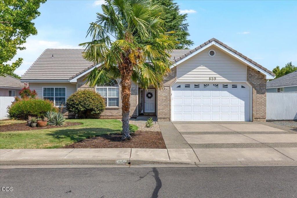 659 Jackson Creek Drive, Central Point, OR 97502