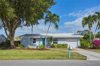 18 Lanai CIR, Naples, FL 34112