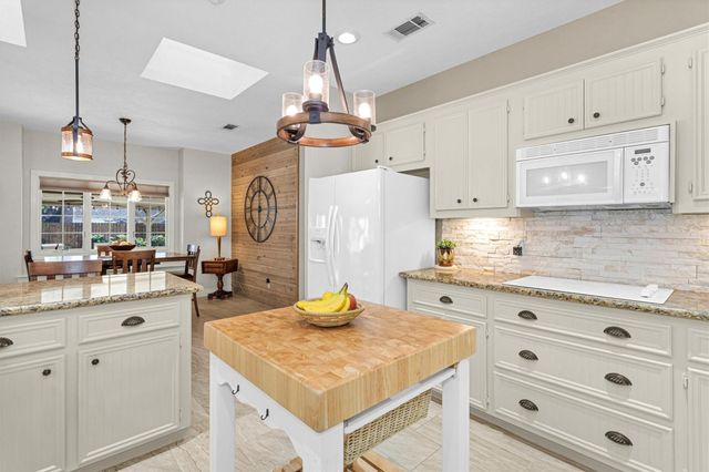 14071 Lakepoint Drive, Willis, TX 77318