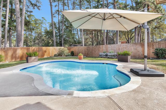 14071 Lakepoint Drive, Willis, TX 77318