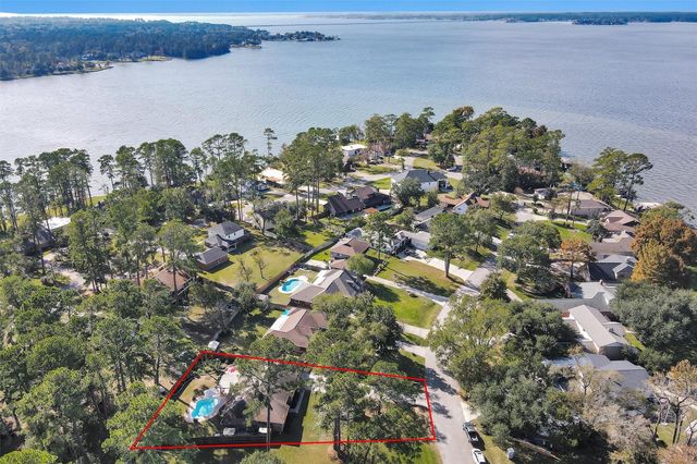 14071 Lakepoint Drive, Willis, TX 77318