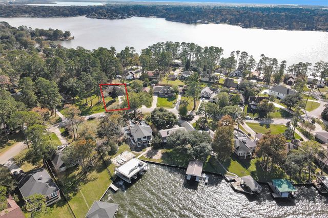 14071 Lakepoint Drive, Willis, TX 77318