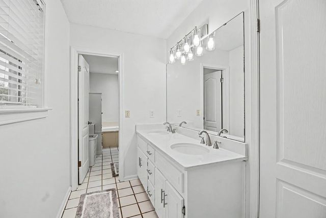 104 Trenton Ct, Dothan, AL 36305