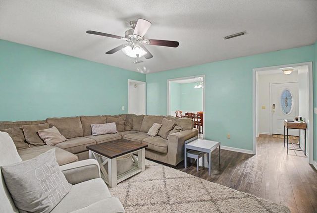 104 Trenton Ct, Dothan, AL 36305