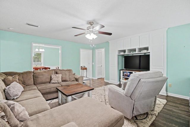 104 Trenton Ct, Dothan, AL 36305
