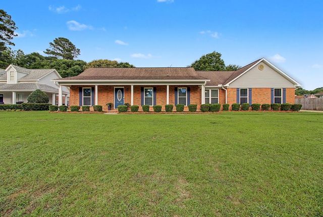 104 Trenton Ct, Dothan, AL 36305
