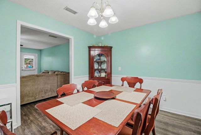 104 Trenton Ct, Dothan, AL 36305
