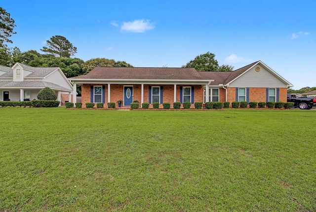 104 Trenton Ct, Dothan, AL 36305