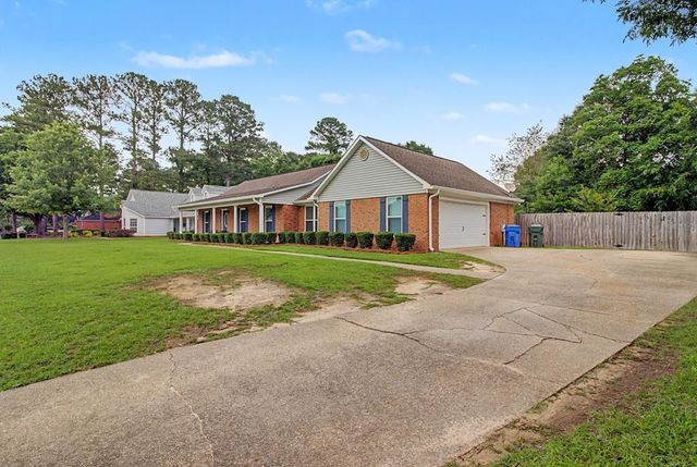 104 Trenton Ct, Dothan, AL 36305