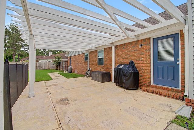 104 Trenton Ct, Dothan, AL 36305