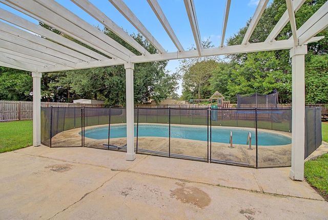 104 Trenton Ct, Dothan, AL 36305