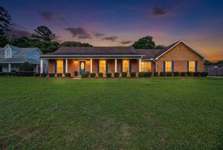 104 Trenton Ct, Dothan, AL 36305