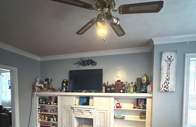 5839 S Sacramento Avenue, Chicago, IL 60629