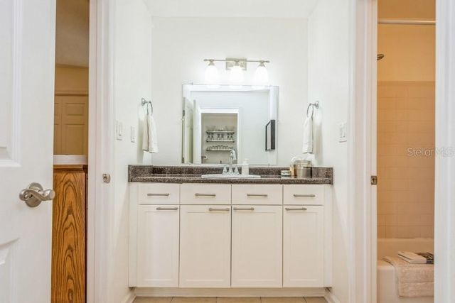 5005 COQUINA KEY DRIVE SE E, St Petersburg, FL 33705