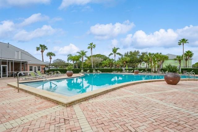 5005 COQUINA KEY DRIVE SE E, St Petersburg, FL 33705