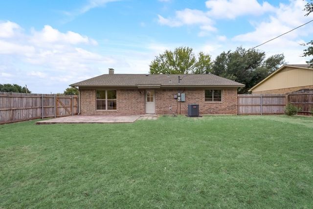 1225 Augusta Road, Benbrook, TX 76126