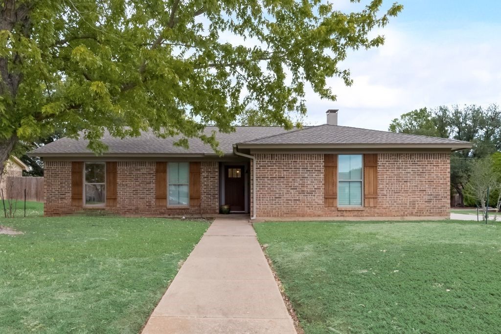 1225 Augusta Road, Benbrook, TX 76126
