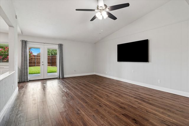 4900 Avery Circle, The Colony, TX 75056