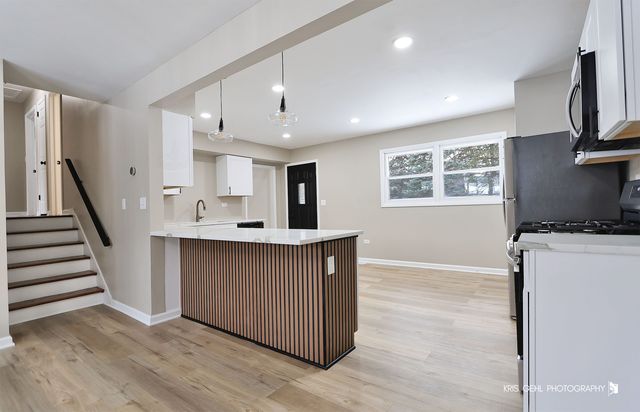 1070 Belle Plaine Avenue, Gurnee, IL 60031