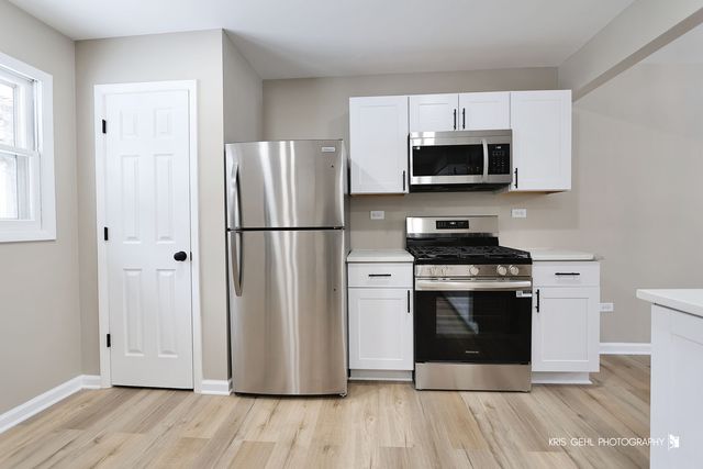 1070 Belle Plaine Avenue, Gurnee, IL 60031