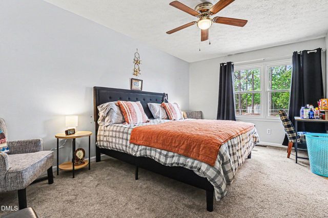 3228 Old Oak Lane, Hope Mills, NC 28348