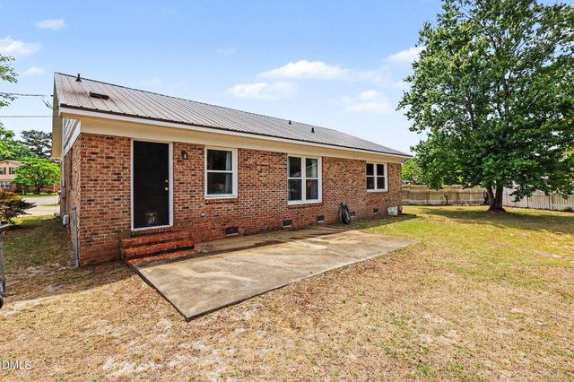 3228 Old Oak Lane, Hope Mills, NC 28348