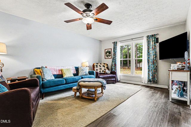 3228 Old Oak Lane, Hope Mills, NC 28348