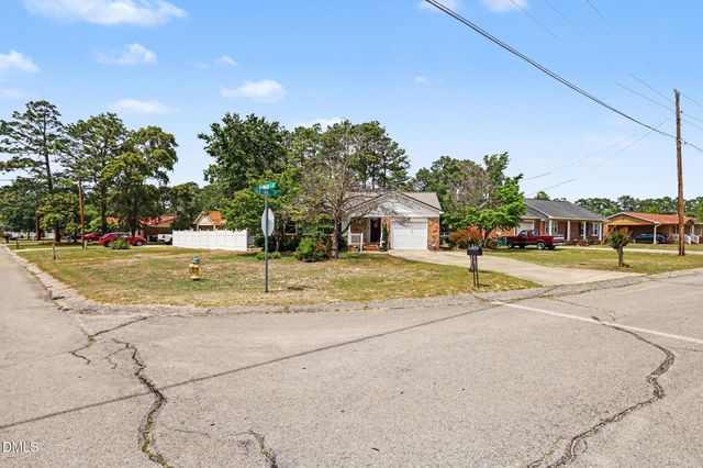 3228 Old Oak Lane, Hope Mills, NC 28348