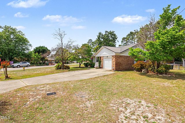 3228 Old Oak Lane, Hope Mills, NC 28348