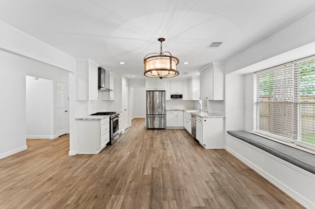 34 Evening Song Court, The Woodlands, TX 77380