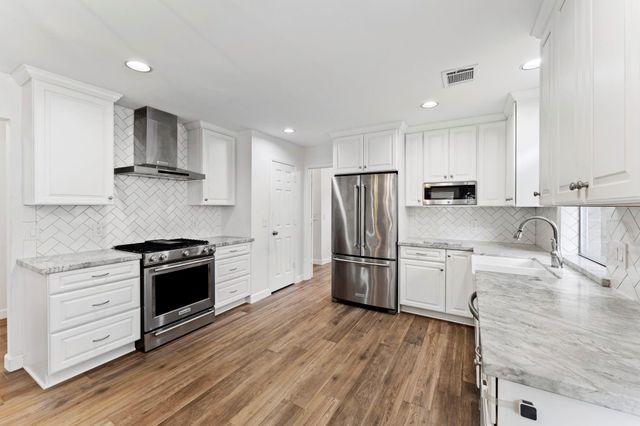 34 Evening Song Court, The Woodlands, TX 77380
