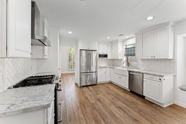 34 Evening Song Court, The Woodlands, TX 77380