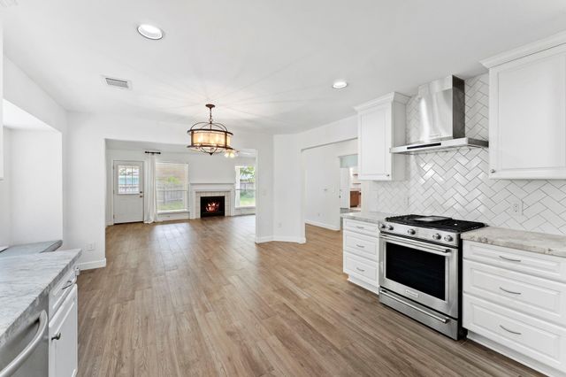 34 Evening Song Court, The Woodlands, TX 77380
