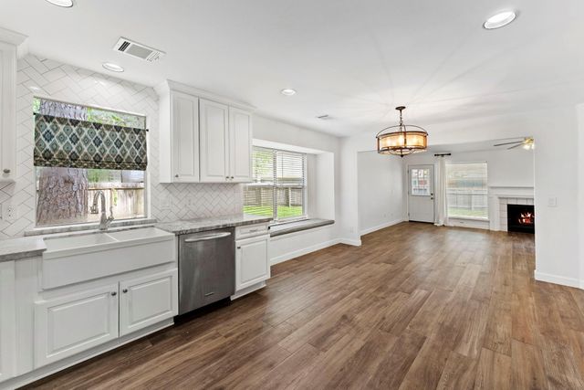 34 Evening Song Court, The Woodlands, TX 77380