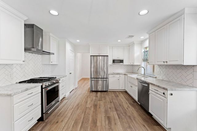 34 Evening Song Court, The Woodlands, TX 77380