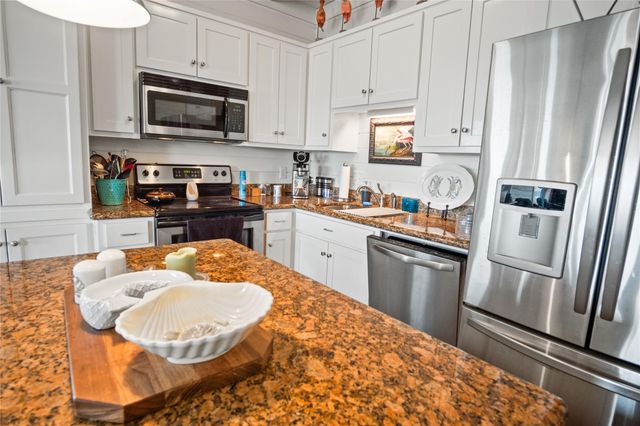 2205 Nelson Avenue, Port Bolivar, TX 77650