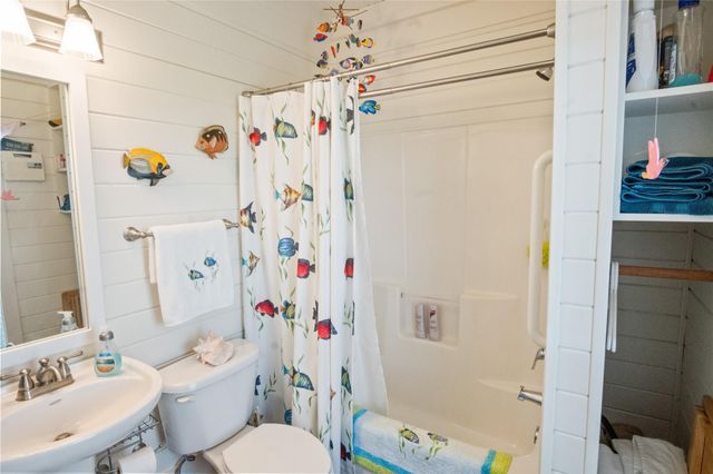 2205 Nelson Avenue, Port Bolivar, TX 77650