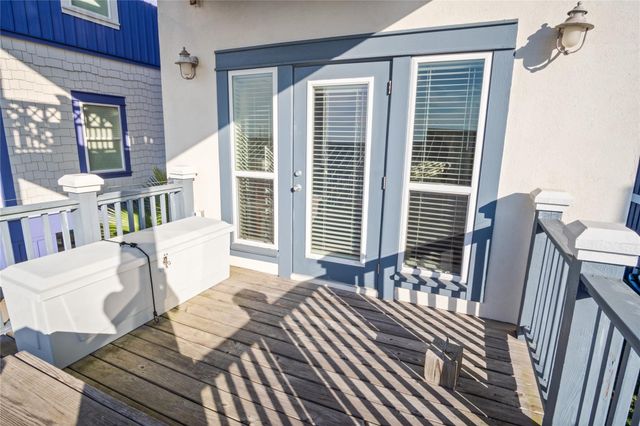 2205 Nelson Avenue, Port Bolivar, TX 77650