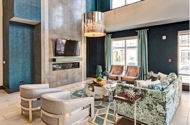 690 E Algonquin Road 3408, Schaumburg, IL 60173