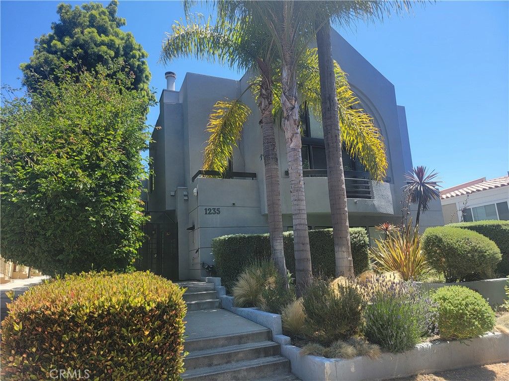1235 Yale, Santa Monica, CA 90404