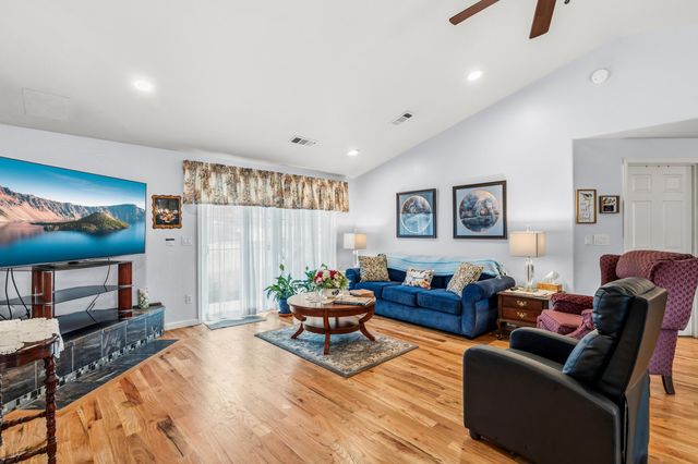 1240 Shafer Lane, Medford, OR 97501