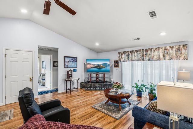 1240 Shafer Lane, Medford, OR 97501