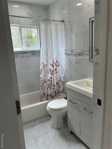 3208 Comanche Avenue, Flint, MI 48507