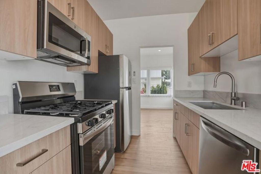 2317 Ocean Park Boulevard A, Santa Monica, CA 90405