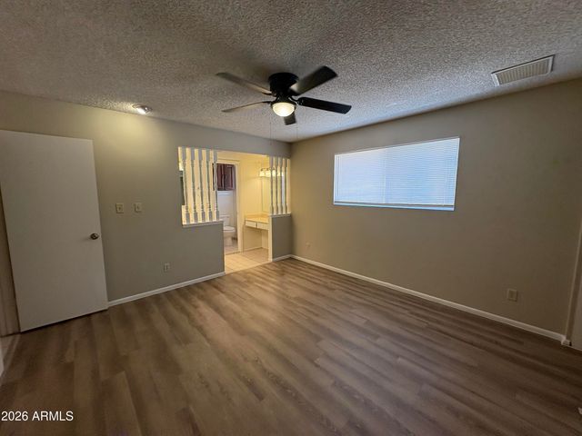 7556 W TURNEY Avenue, Phoenix, AZ 85033