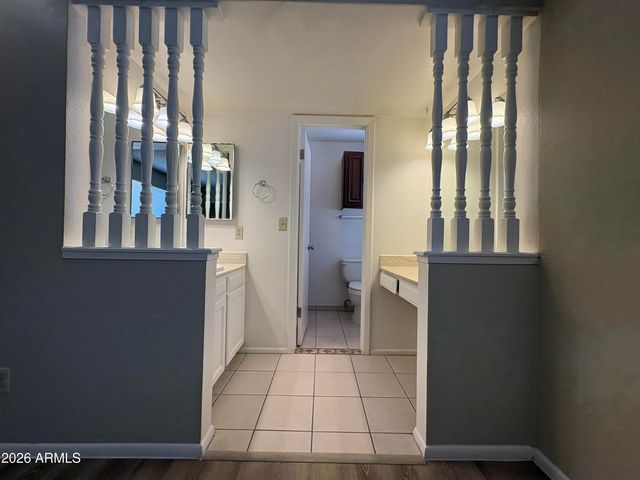 7556 W TURNEY Avenue, Phoenix, AZ 85033