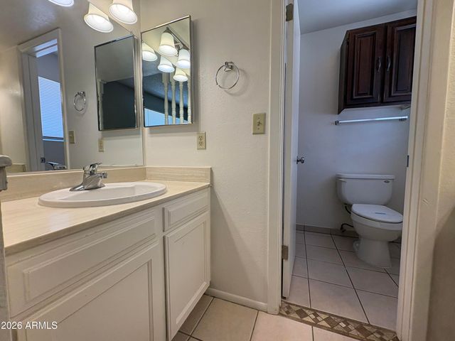 7556 W TURNEY Avenue, Phoenix, AZ 85033