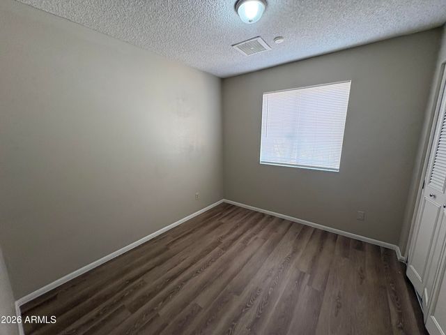 7556 W TURNEY Avenue, Phoenix, AZ 85033