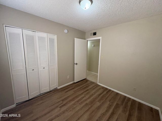 7556 W TURNEY Avenue, Phoenix, AZ 85033